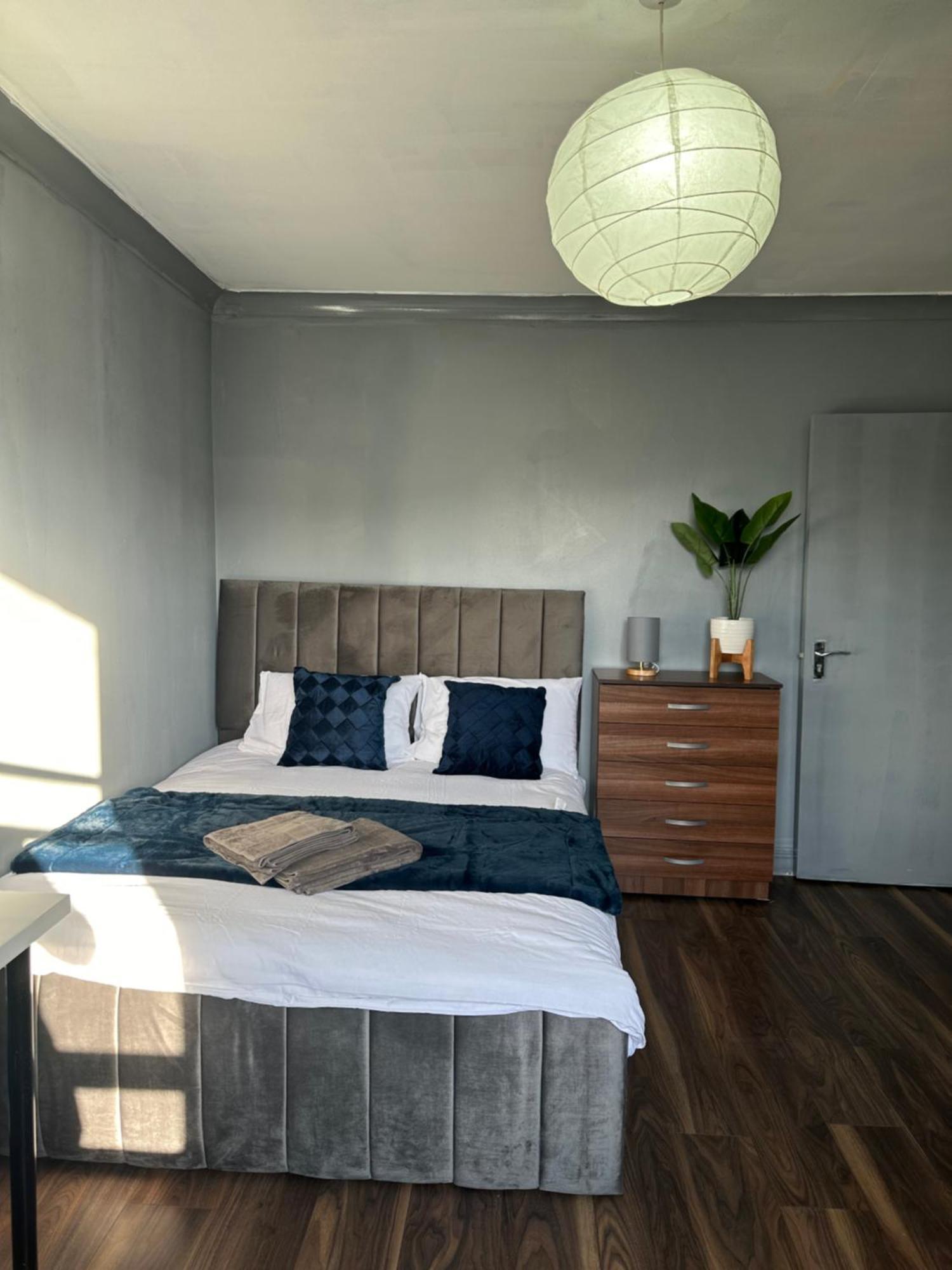 Luxury Room In A 4 Bedroom Flat! 4 Minutes Walk To Kingscross, St Pancras 런던 외부 사진