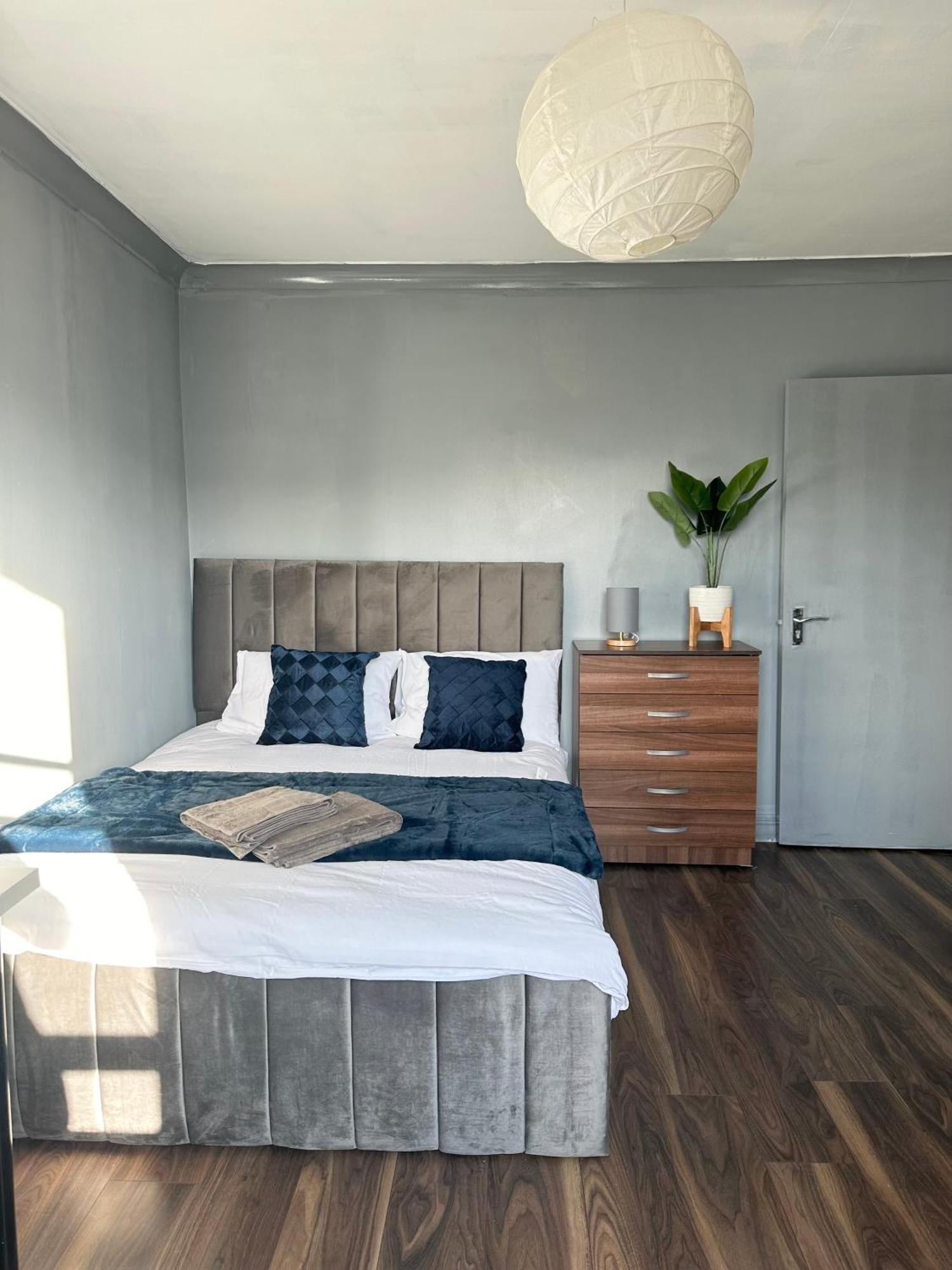 Luxury Room In A 4 Bedroom Flat! 4 Minutes Walk To Kingscross, St Pancras 런던 외부 사진