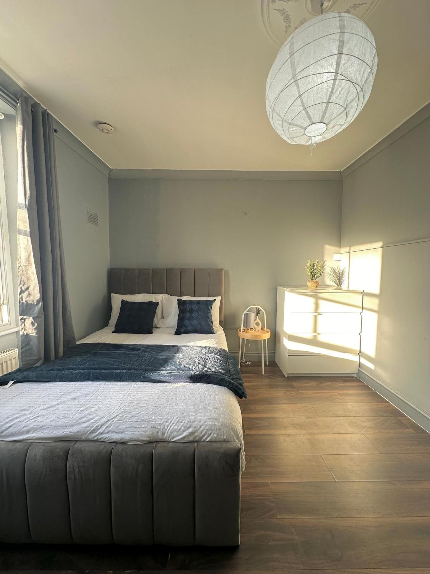 Luxury Room In A 4 Bedroom Flat! 4 Minutes Walk To Kingscross, St Pancras 런던 외부 사진