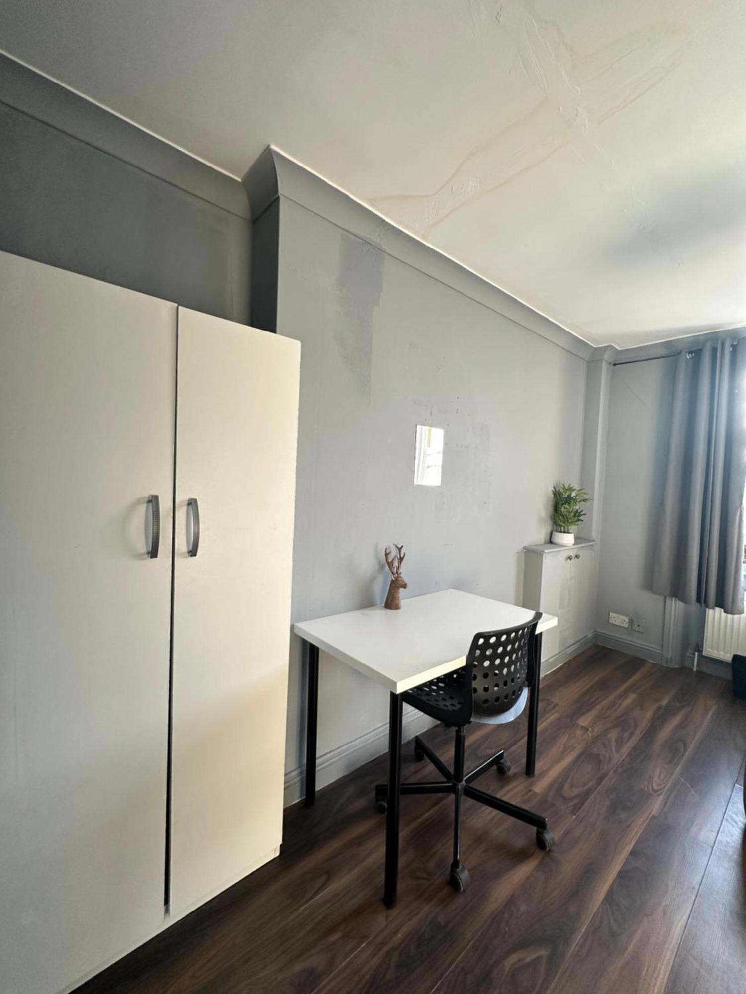 Luxury Room In A 4 Bedroom Flat! 4 Minutes Walk To Kingscross, St Pancras 런던 외부 사진
