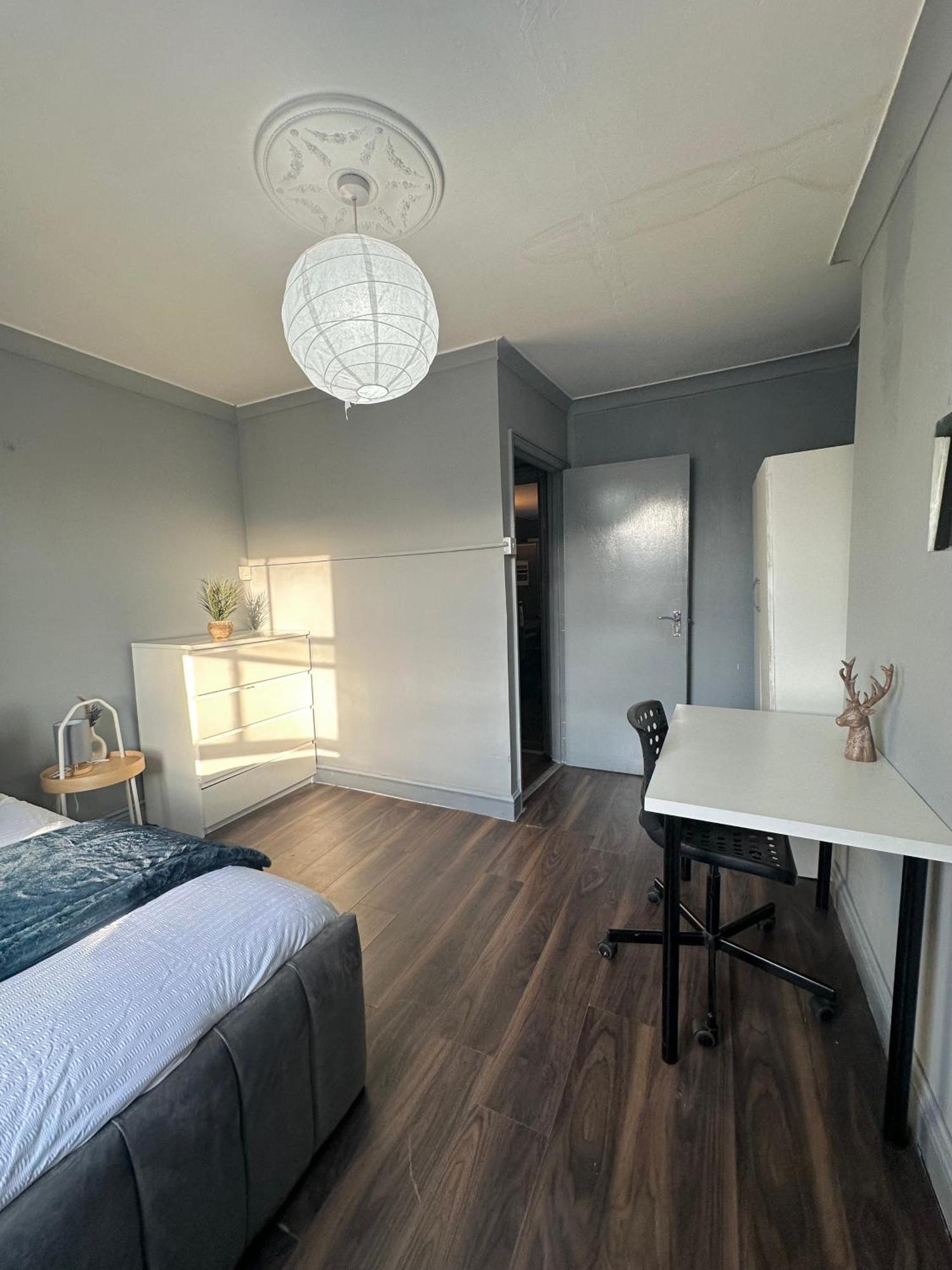 Luxury Room In A 4 Bedroom Flat! 4 Minutes Walk To Kingscross, St Pancras 런던 외부 사진