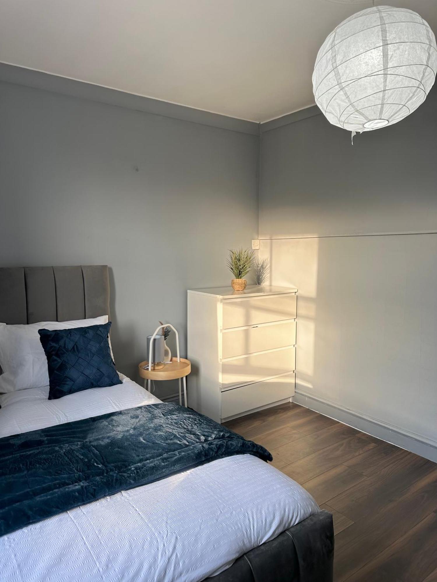 Luxury Room In A 4 Bedroom Flat! 4 Minutes Walk To Kingscross, St Pancras 런던 외부 사진